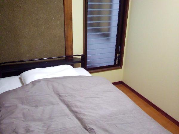 woodon : photo 1 de la chambre chambre simple avec toilettes et douche communes