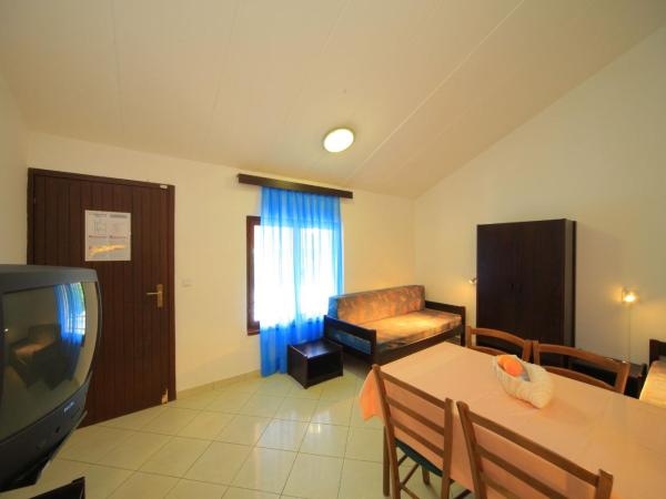 Apartments Kanegra Plava Laguna : photo 1 de la chambre appartement classique (2 + 2)