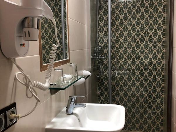 Hostal Almanzor : photo 3 de la chambre chambre quadruple