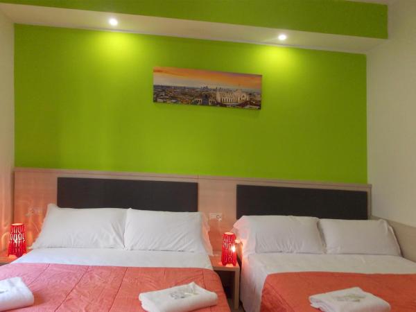 Hotel Midtown Milano : photo 1 de la chambre chambre triple basique avec salle de bains commune