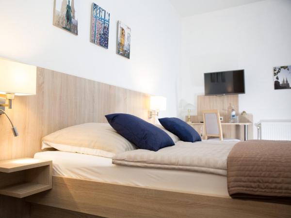 Hotel Pilar Garni : photo 1 de la chambre chambre double