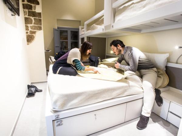 Little Italy Hostel Ex Chiesa S Donato : photo 4 de la chambre chambre deluxe double ou lits jumeaux