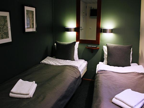 Hotellilaiva Wuoksi : photo 1 de la chambre small twin room - pets allowed