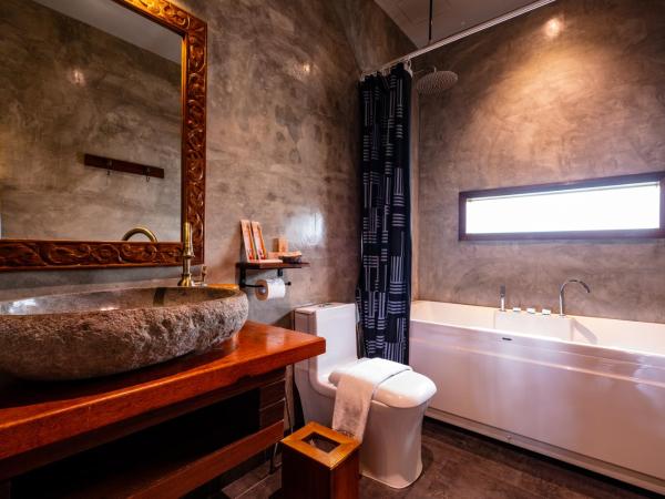 Ipoh Bali Hotel : photo 6 de la chambre deluxe triple room with city view and bathtub