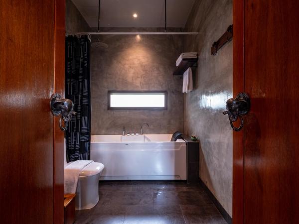 Ipoh Bali Hotel : photo 6 de la chambre deluxe triple room with garden view and bathtub