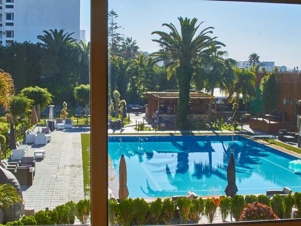 Mabrouk Hotel and Suites- Adult only : photo 10 de la chambre chambre double - vue sur piscine