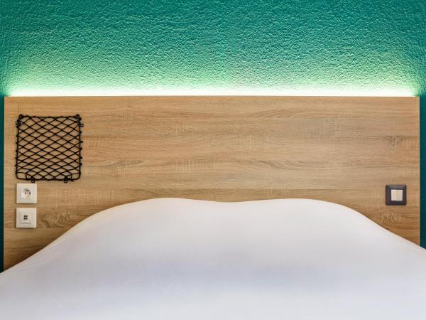 hotelF1 Bayonne : photo 5 de la chambre chambre cabrio avec salle de bains privative