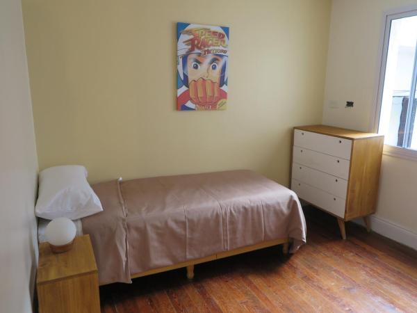Sabatico Travelers Hostel & Guesthouse : photo 2 de la chambre chambre simple avec salle de bains commune