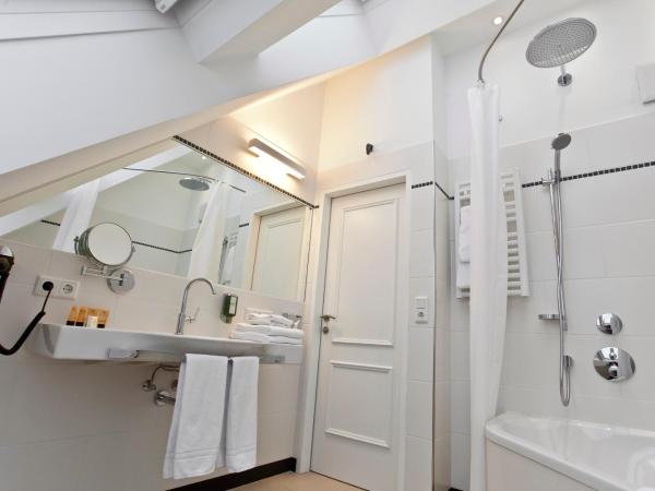 Hotel Spiess & Spiess : photo 7 de la chambre chambre double supérieure avec balcon ou terrasse - vue sur jardin