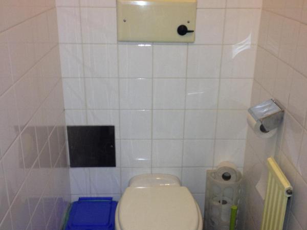 Jugendherberge Innsbruck - Youth Hostel : photo 5 de la chambre chambre sextuple avec salle de bains commune