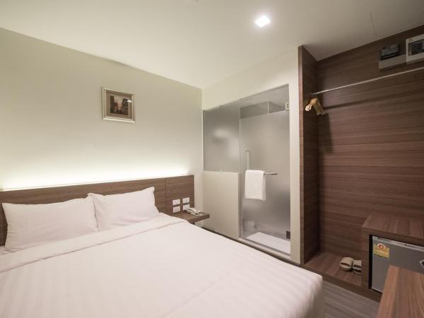Sovereign Group Hotel at Pratunam : photo 3 de la chambre chambre d’angle supérieure avec lit queen-size