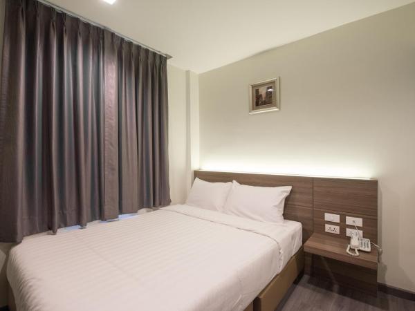 Sovereign Group Hotel at Pratunam : photo 2 de la chambre chambre d’angle supérieure avec lit queen-size