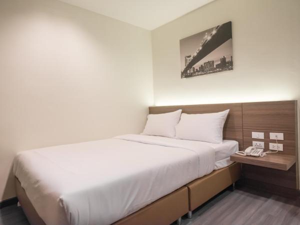 Sovereign Group Hotel at Pratunam : photo 4 de la chambre chambre lit queen-size supérieure (sans fenêtre)