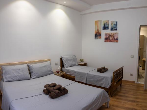 CASAMINA : photo 3 de la chambre chambre triple avec salle de bains privative