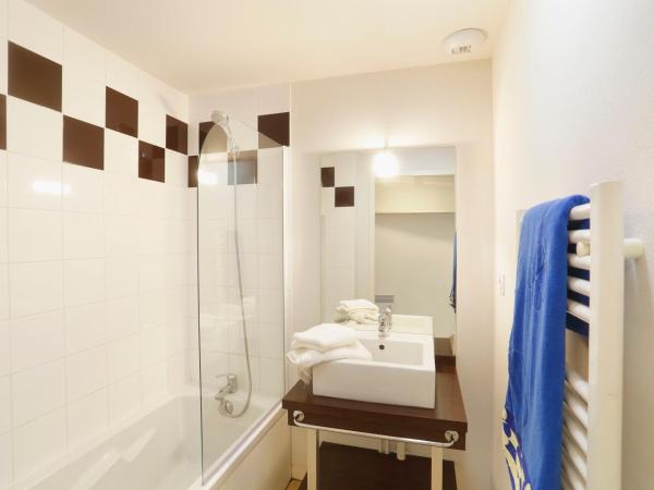 Résidence Néméa Les Grands Rochers : photo 6 de la chambre studio (4 adultes)