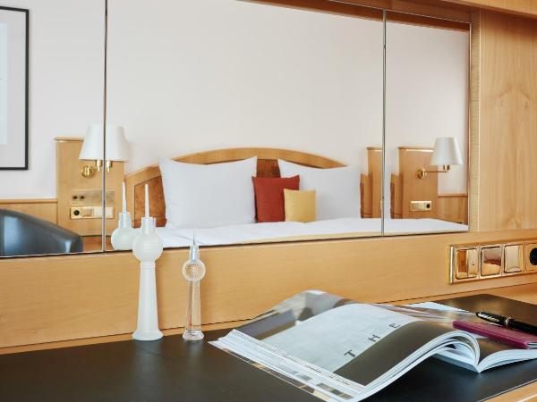 Living Hotel Großer Kurfürst : photo 7 de la chambre chambre double affaires