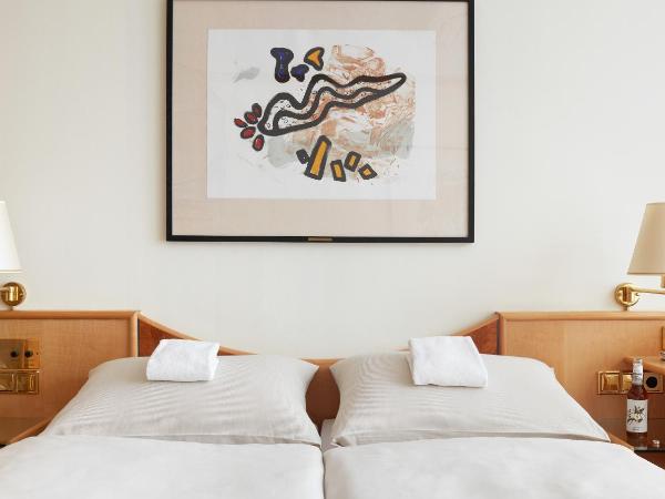 Living Hotel Großer Kurfürst : photo 3 de la chambre chambre double hypoallergénique