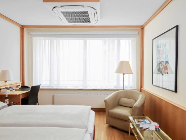 Living Hotel Großer Kurfürst : photo 4 de la chambre chambre double hypoallergénique