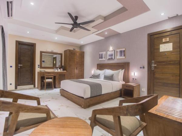 Samann Grand : photo 3 de la chambre suite samann avec balcon (navette aéroport aller-retour gratuite)