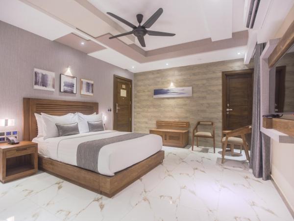 Samann Grand : photo 4 de la chambre suite samann avec balcon (navette aéroport aller-retour gratuite)