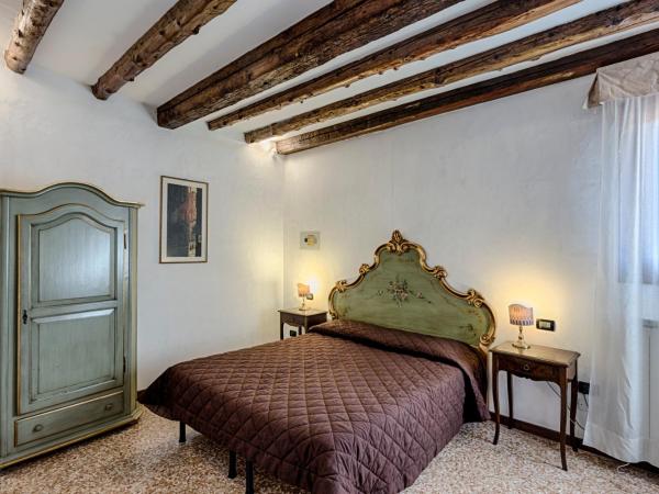 Hotel Guerrato : photo 1 de la chambre chambre double avec salle de bains privative séparée