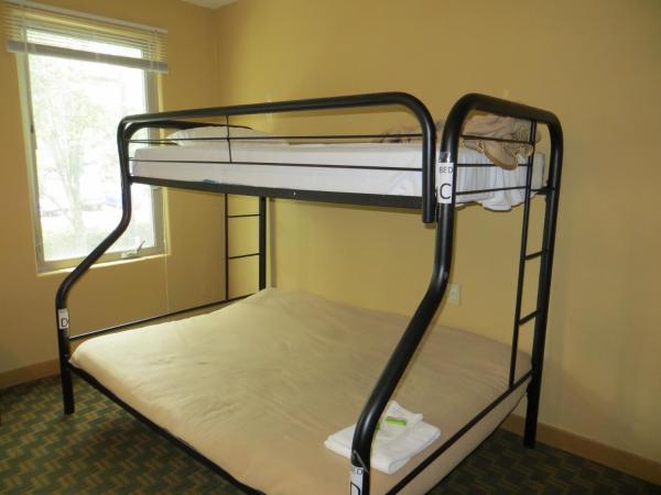 Downtown Value Inn : photo 9 de la chambre lit simple dans dortoir mixte