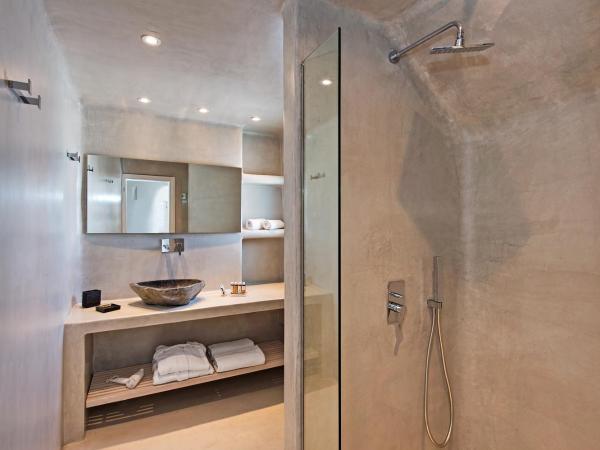 Porto Fira Suites : photo 10 de la chambre suite senior avec jacuzzi - vue sur caldeira