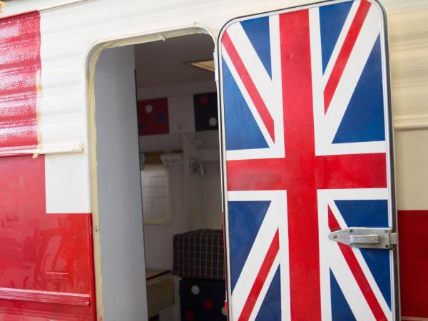 HafenTraum IndoorCampingHostel : photo 6 de la chambre chambre triple basique avec salle de bains commune