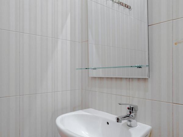 RedDoorz @ Jalan Biak Roxy Jakarta : photo 5 de la chambre chambre double Économique