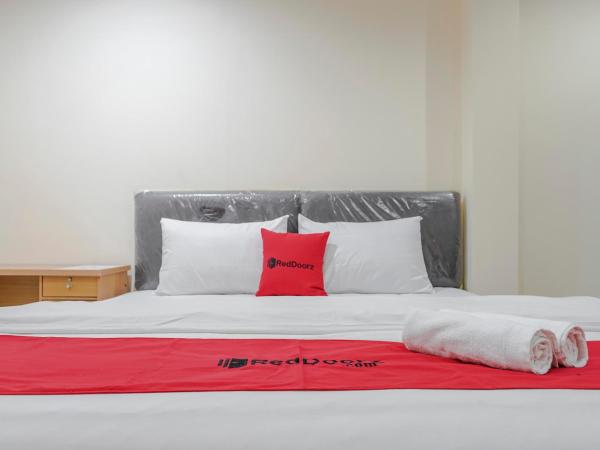 RedDoorz @ Jalan Biak Roxy Jakarta : photo 3 de la chambre chambre double