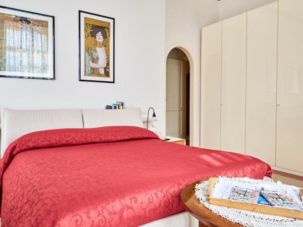 Suite Klimt P.zza Amedeo : photo 2 de la chambre suite junior - vue sur mer