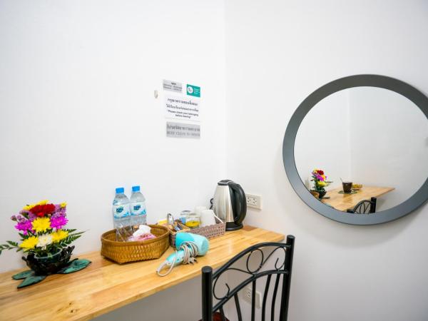 Dhub Hostel Donmueng : photo 6 de la chambre chambre privative avec lit superposé