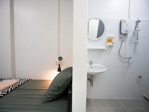 Dhub Hostel Donmueng : photo 4 de la chambre chambre lits jumeaux Économique