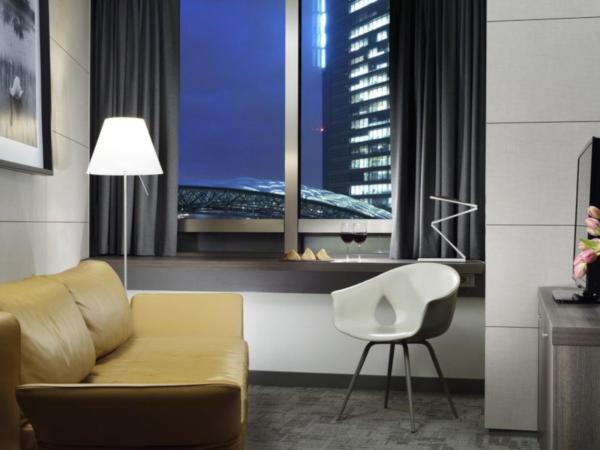 UNAHOTELS San Vitale Bologna : photo 3 de la chambre suite junior double avec canapé-lit