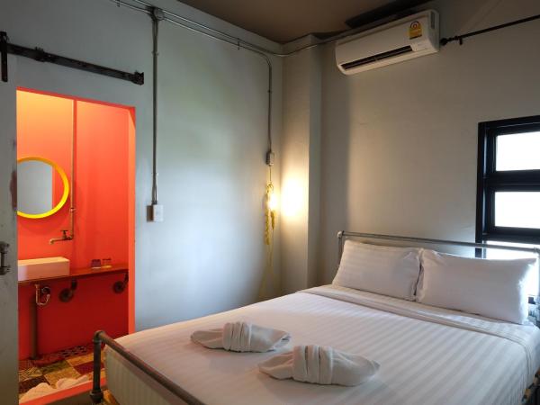 Bloo Hostel : photo 6 de la chambre chambre double avec salle de bains privative