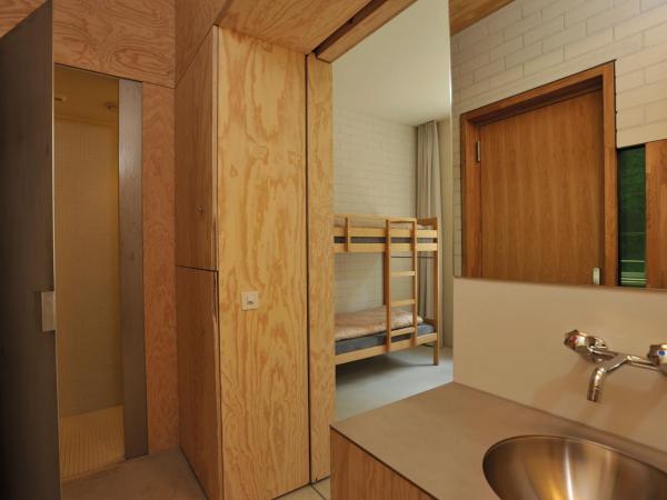 Basel Youth Hostel : photo 3 de la chambre chambre quadruple avec douche