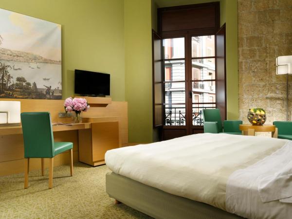 UNAHOTELS Napoli : photo 2 de la chambre chambre double supérieure (2 adultes + 1 enfant)