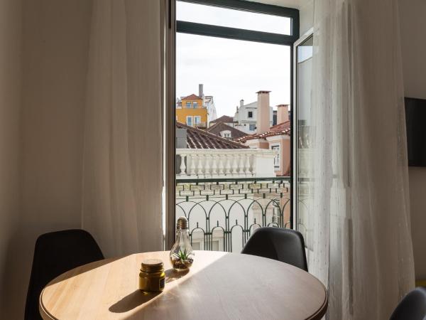 Rooms4All : photo 9 de la chambre chambre double de luxe avec balcon et salle de bains commune