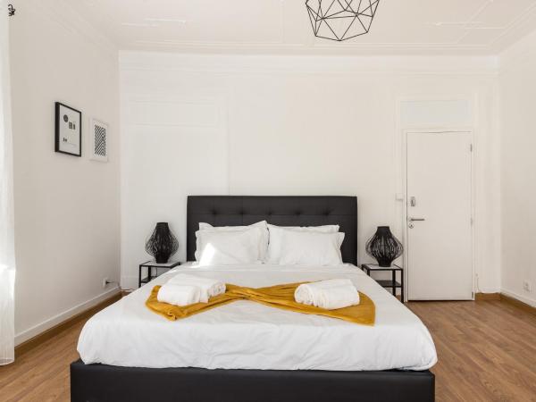 Rooms4All : photo 8 de la chambre chambre double de luxe avec balcon et salle de bains commune