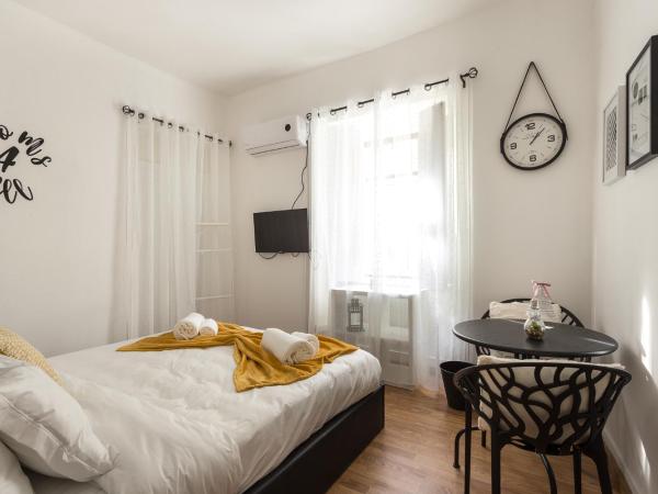 Rooms4All : photo 2 de la chambre chambre double supérieure avec salle de bains commune