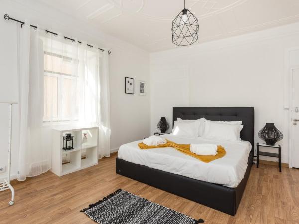 Rooms4All : photo 7 de la chambre chambre double de luxe avec balcon et salle de bains commune