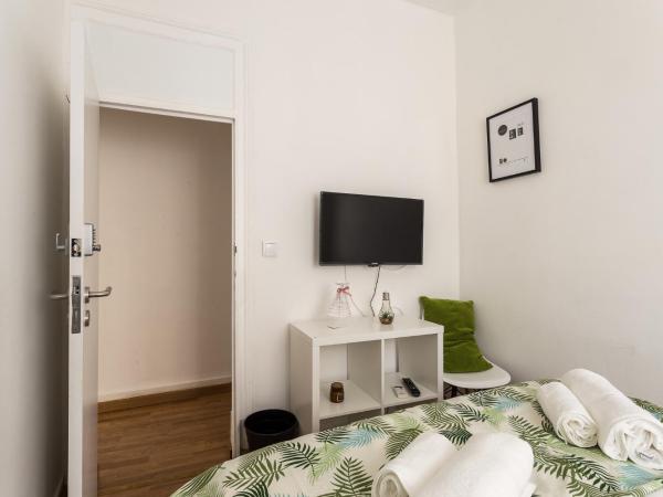 Rooms4All : photo 3 de la chambre petite chambre double avec salle de bains commune