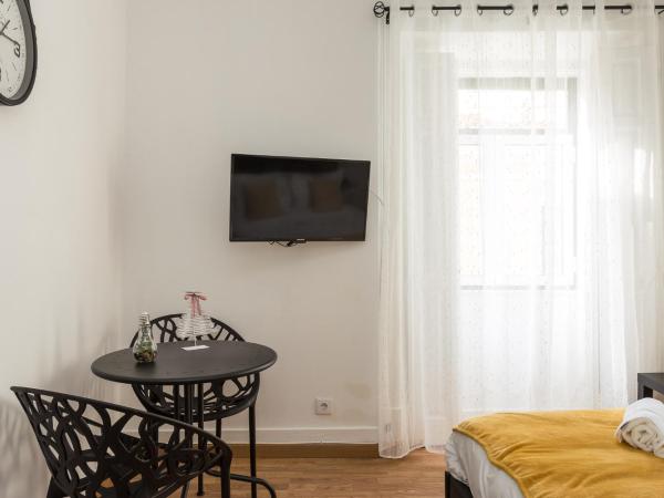 Rooms4All : photo 3 de la chambre chambre double supérieure avec salle de bains commune