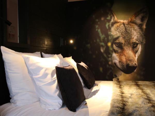 Les Loges Du Parc : photo 8 de la chambre chambre double deluxe avec baignoire spa - loup