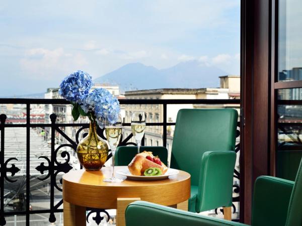UNAHOTELS Napoli : photo 4 de la chambre suite