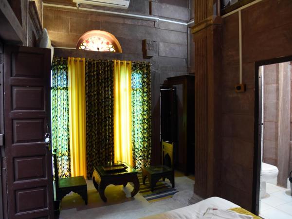 The Thikana Heritage : photo 4 de la chambre chambre triple avec balcon