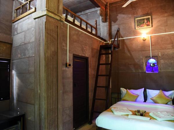 The Thikana Heritage : photo 2 de la chambre chambre triple avec balcon