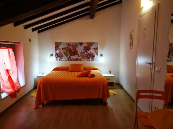I Colori di Mag : photo 2 de la chambre chambre double avec salle de bains