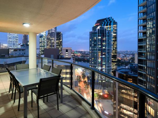 Quest River Park Central : photo 3 de la chambre appartement 3 chambres avec balcon