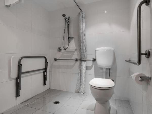 Quest River Park Central : photo 3 de la chambre appartement 2 chambres avec 2 salles de bains et balcon - accessible aux personnes à mobilité réduite